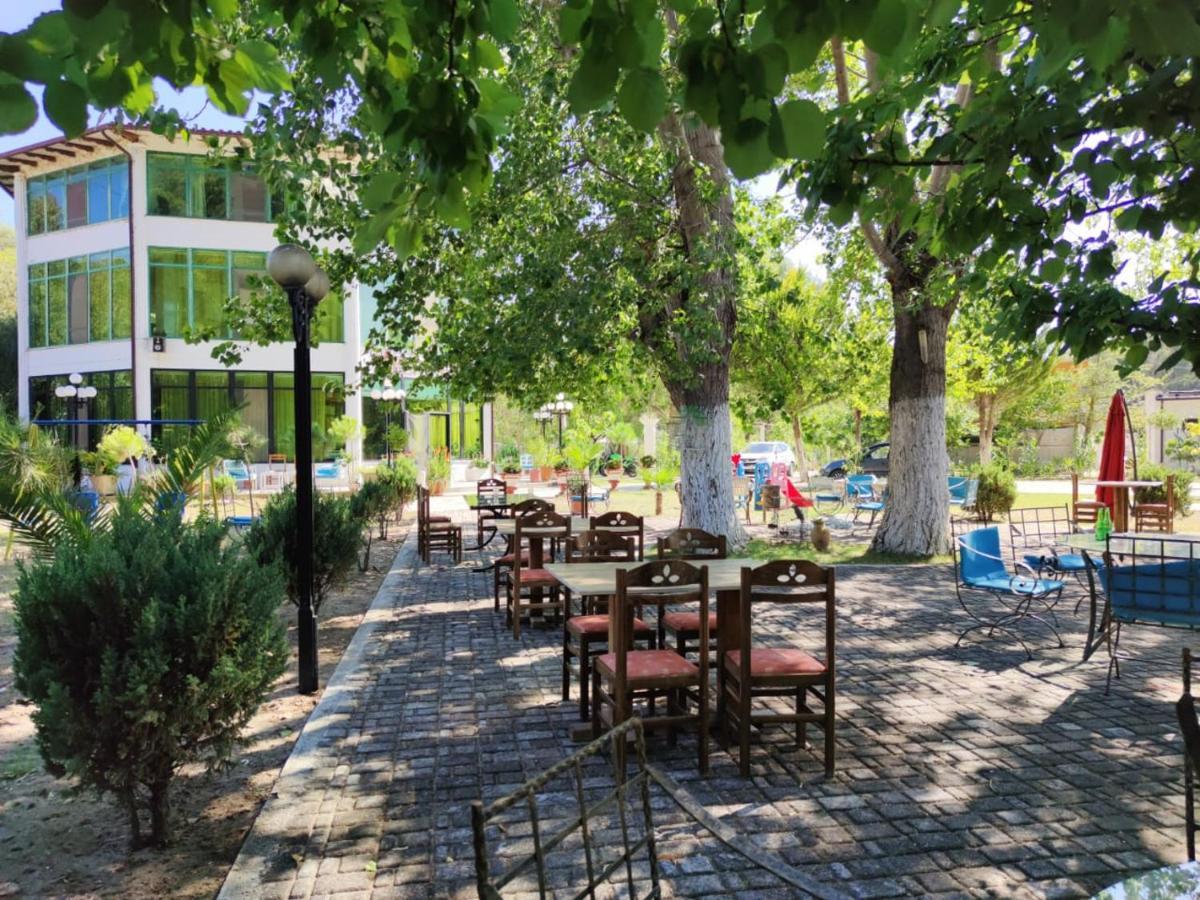 Отель Kavalona Park Влёра Экстерьер фото