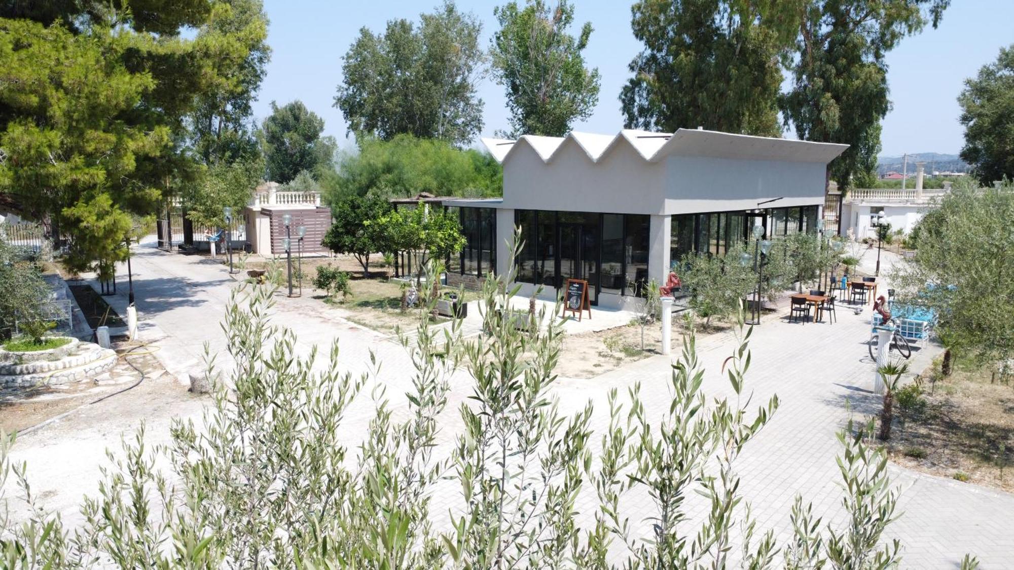Отель Kavalona Park Влёра Экстерьер фото